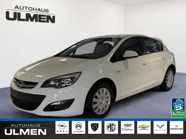 Gebraucht Opel Astra Selection 116 PS (85 kW) 2015 Weiss Limousine