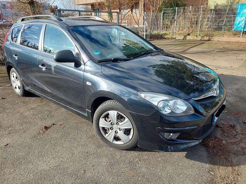 Gebraucht Hyundai i30 90 PS (66 kW) 2011 Schwarz Kombi