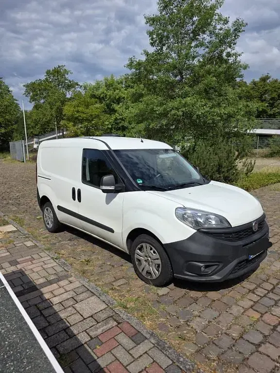 Gebraucht Fiat Doblò 95 PS (69 kW) 2018 Weiß Van / Kleinbus