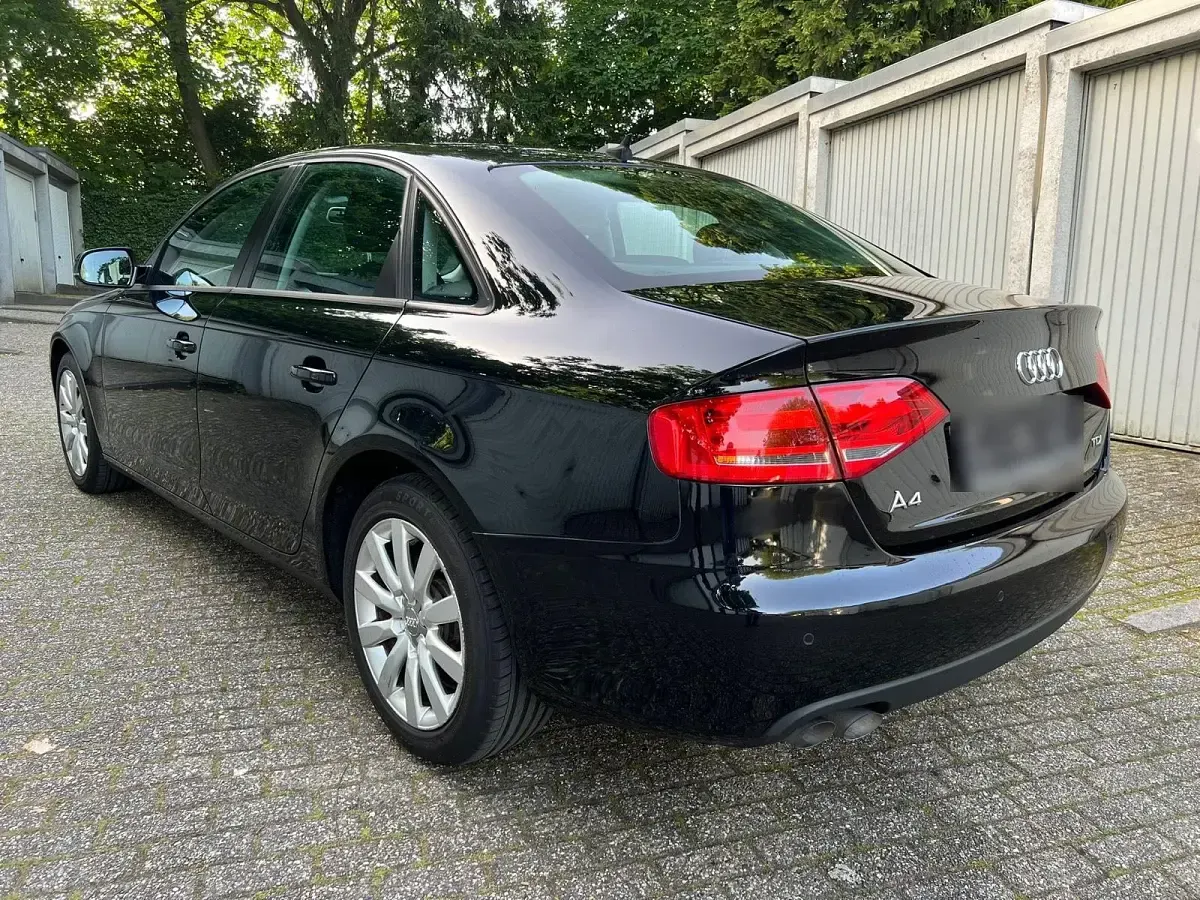 Gebraucht Audi A4 143 PS (105 kW) 2011 Schwarz Limousine