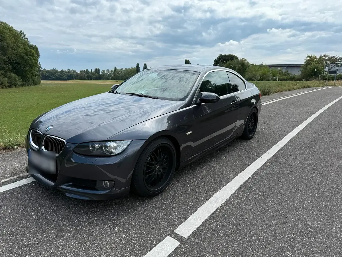 Gebraucht BMW 330 272 PS (200 kW) 2009 Grau Coupé