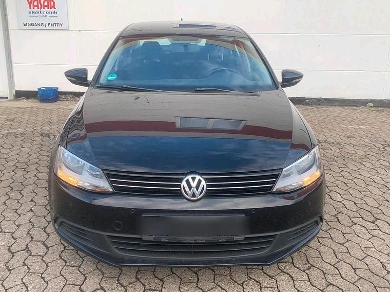 Schwarz Gebraucht 2011 VW Jetta Limousine | 4.500 € (Guter Preis) - Bild 1/4