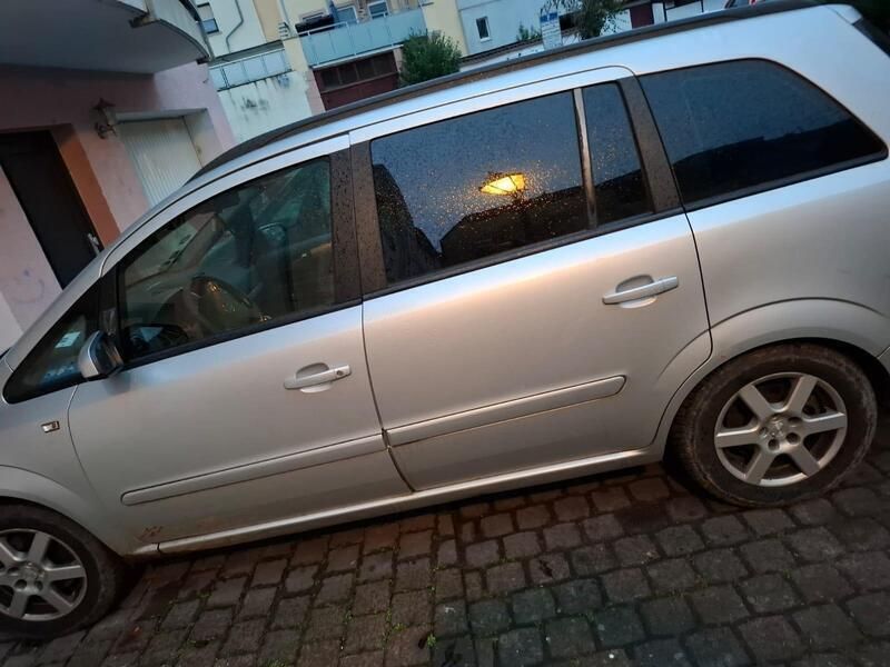 Silber Gebraucht 2005 Opel Zafira Van / Kleinbus | 600 € (Superpreis) - Bild 1/4