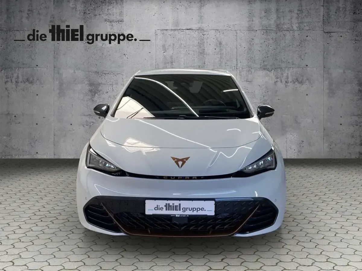 Second-hand Cupra Born e-Boost 169 kW (231 CP) 2025 Alb Hatchback