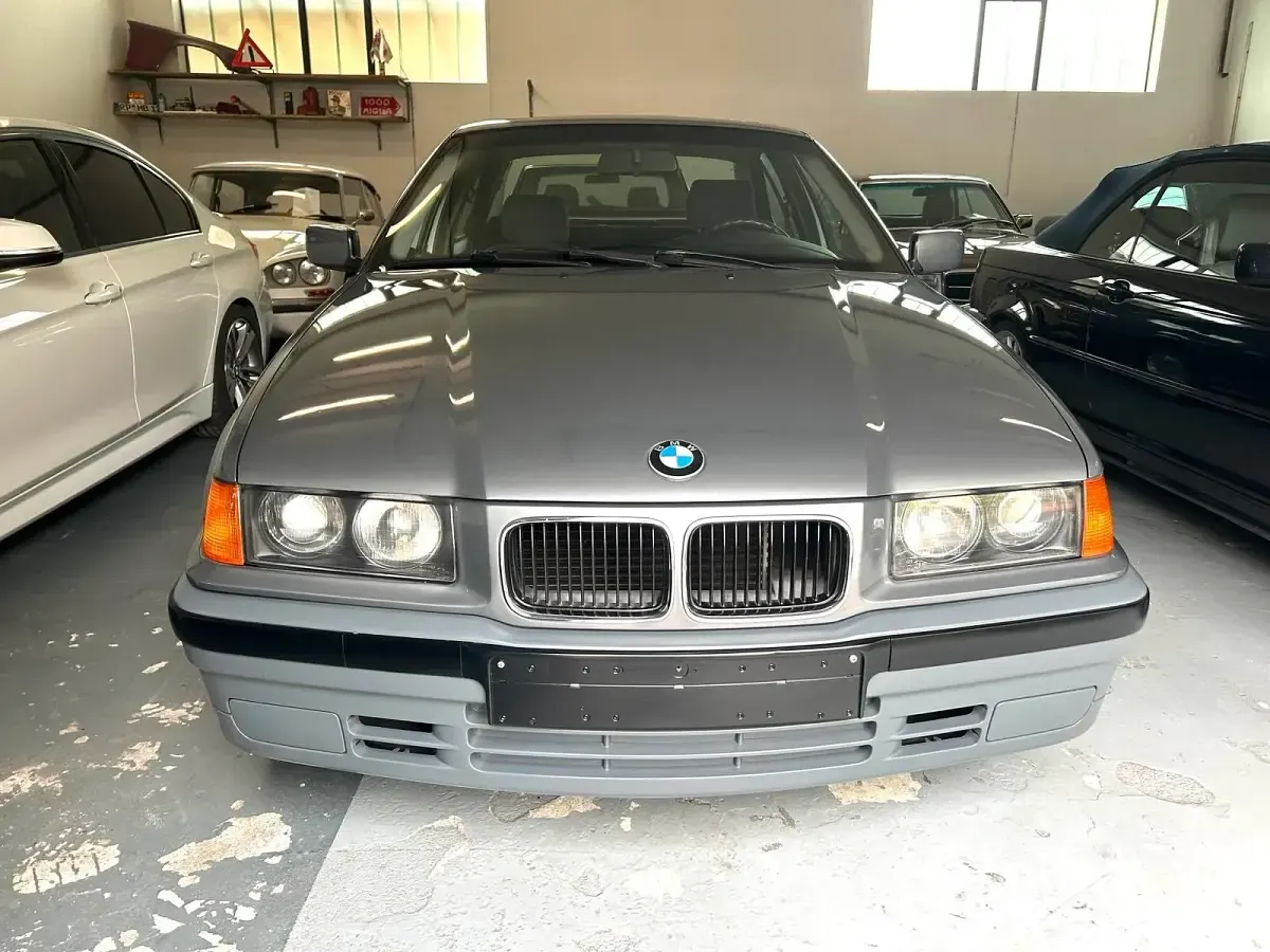 Gebraucht BMW 318 113 PS (83 kW) 1991 Grau Limousine