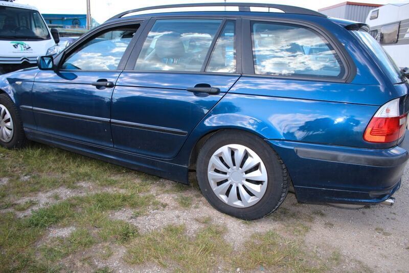 Blau Gebraucht 2004 BMW 318 Kombi | 2.200 € (Fairer Preis) - Bild 1/4