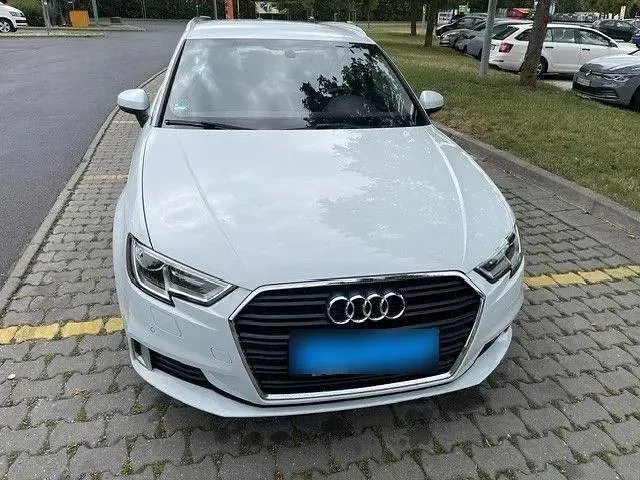 Gebraucht Audi A3 Ambiente 116 PS (85 kW) 2019 Weiß Limousine