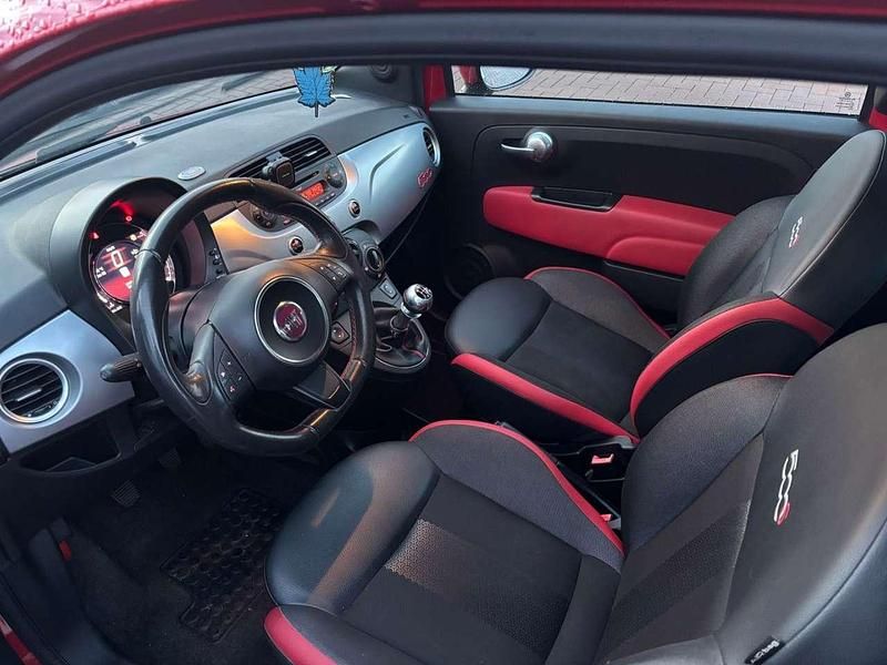 Gebraucht Fiat 500 105 PS (77 kW) 2015 Rot Limousine