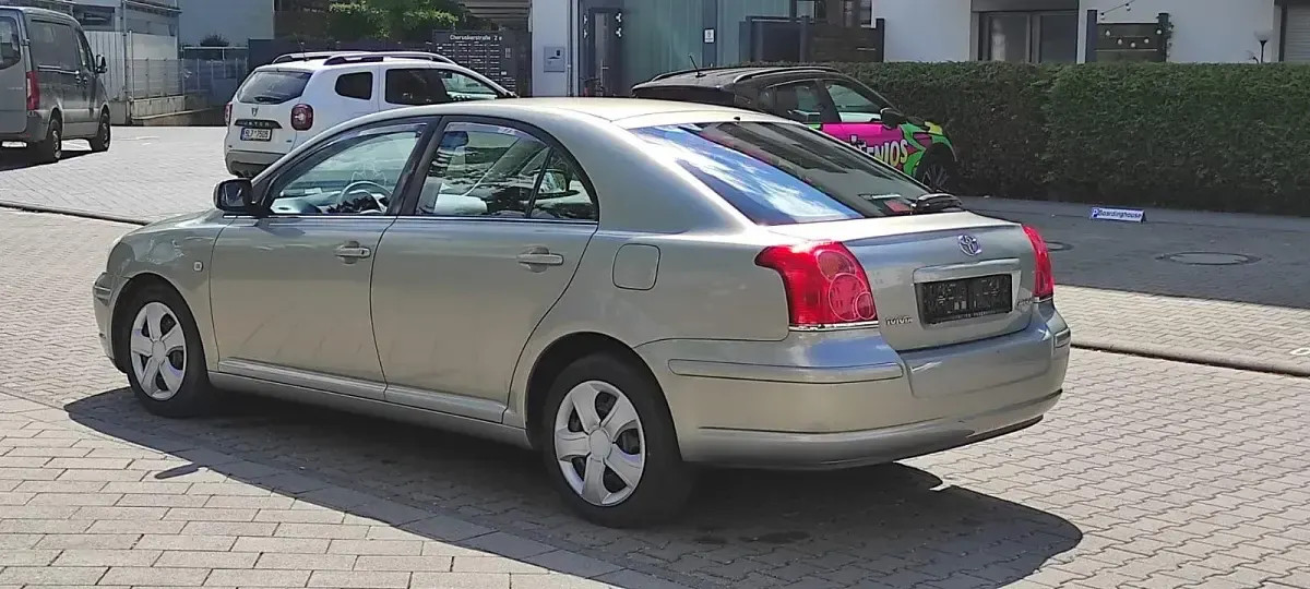 Gebraucht Toyota Avensis Sol 129 PS (94 kW) 2004 Silber Limousine