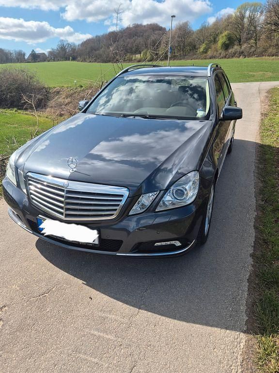 Gebraucht Mercedes E220 170 PS (125 kW) 2010 Grau Kombi