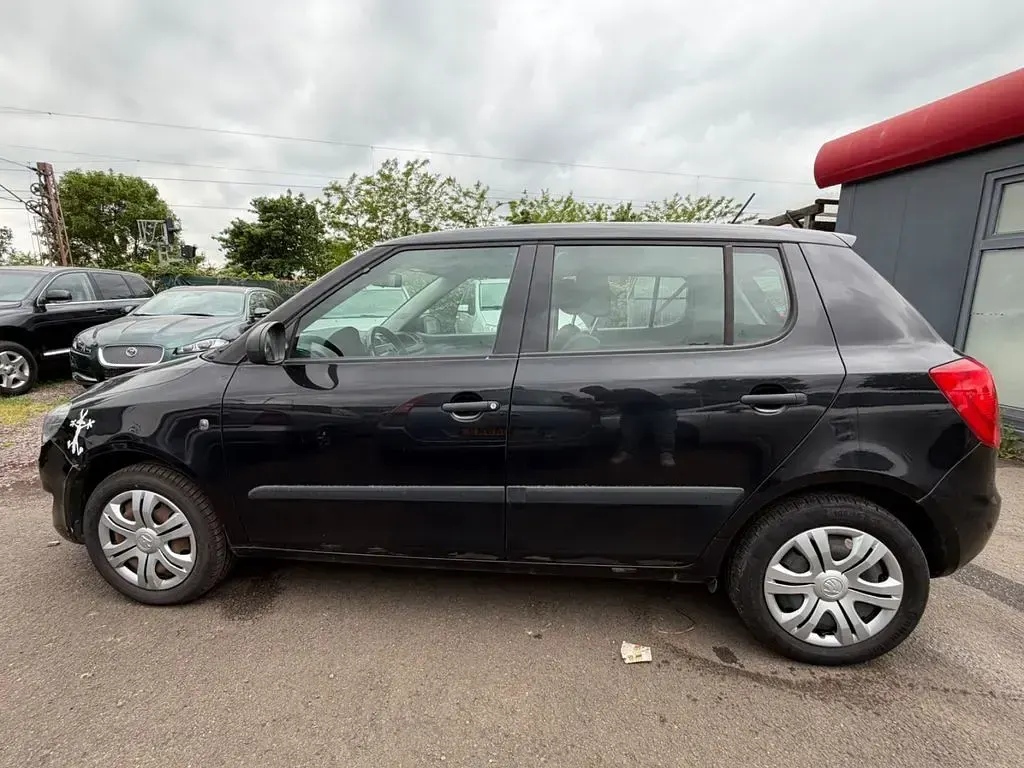 Gebraucht Skoda Fabia Active 60 PS (44 kW) 2015 Schwarz Limousine