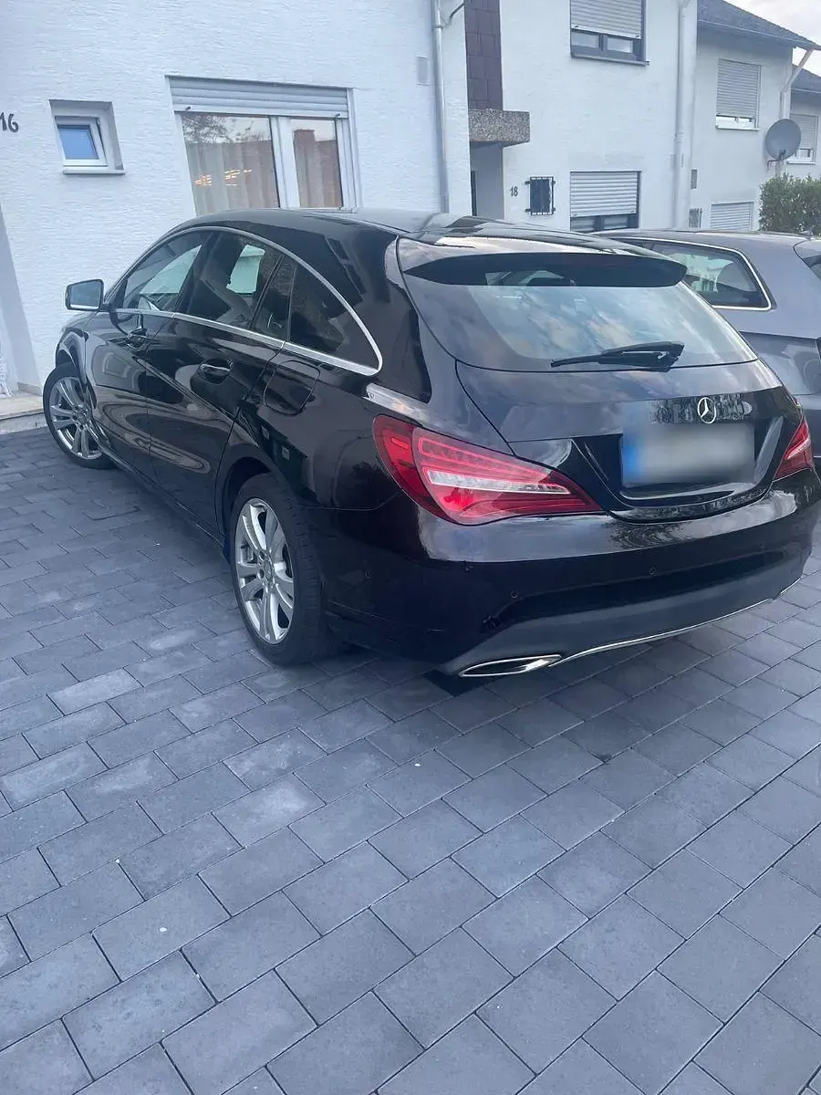 Gebraucht Mercedes CLA200 Shooting Brake 136 PS (100 kW) 2016 Schwarz Kombi