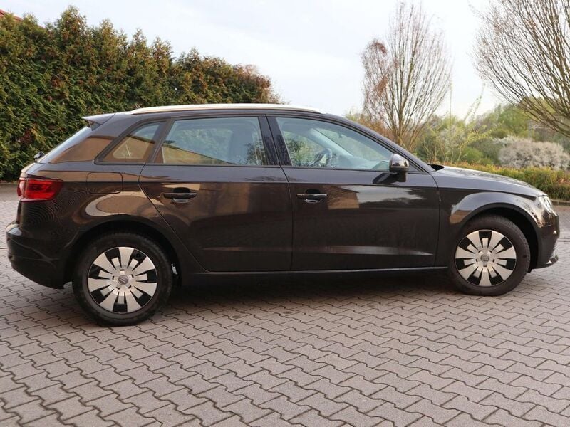 Gebraucht Audi A3 Sportback Attraction 105 PS (77 kW) 2014 Belugabraun metallic Kleinwagen