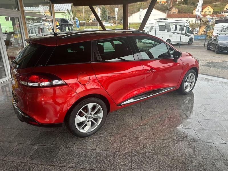 Gebraucht Renault Clio IV LIMITED 73 PS (53 kW) 2015 Rot Limousine