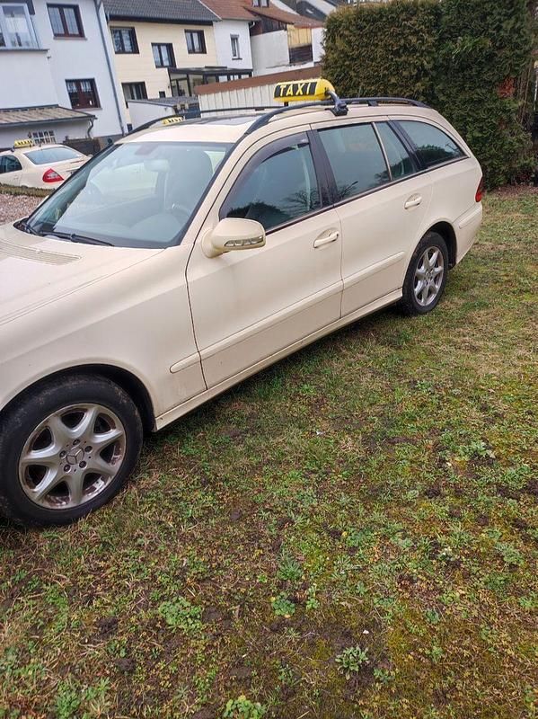 Beige Gebraucht 2006 Mercedes 220 Kombi | 3.500 € - Bild 1/1