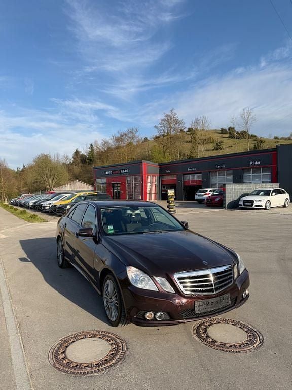 Gebraucht Mercedes 220 170 PS (125 kW) 2010 Braun Limousine