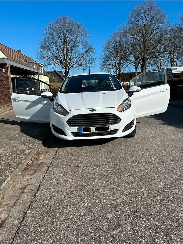 Gebraucht Ford Fiesta 60 PS (44 kW) 2013 Weiß Kleinwagen