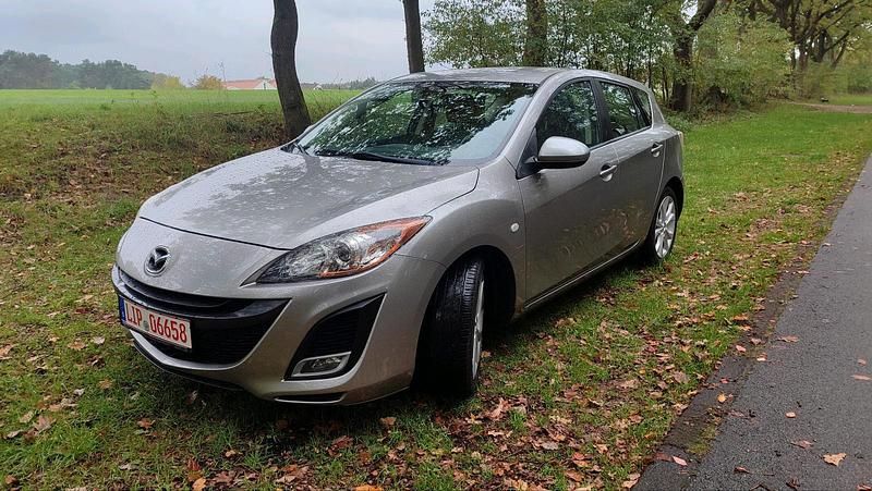 Grau Gebraucht 2011 Mazda 3 Exclusive-Line Kleinwagen | 6.700 € (Fairer Preis) - Bild 1/4