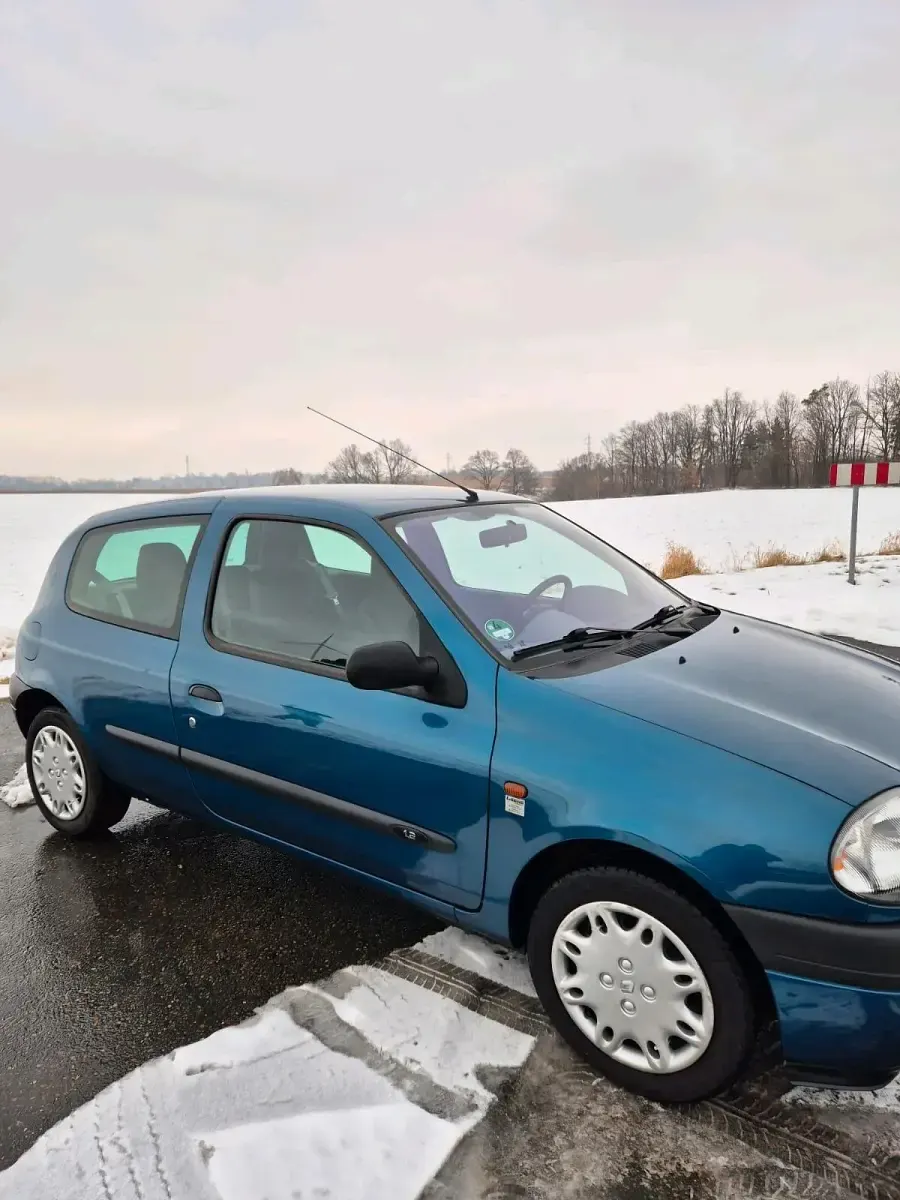 Gebraucht Renault Clio 58 PS (42 kW) 2001 Blau Kleinwagen