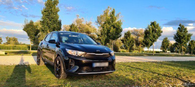 Gebraucht Kia Stonic 120 PS (88 kW) 2018 Schwarz metallic SUV