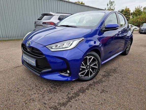 Nachtblau mica metallic Gebraucht 2022 Toyota Yaris Hybrid Basis | 18.990 € (Superpreis) - Bild 1/4