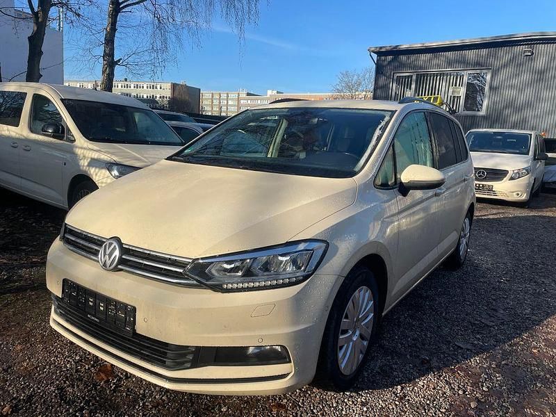 Beige Gebraucht 2019 VW Touran Van / Kleinbus | 9.750 € (Superpreis) - Bild 1/4