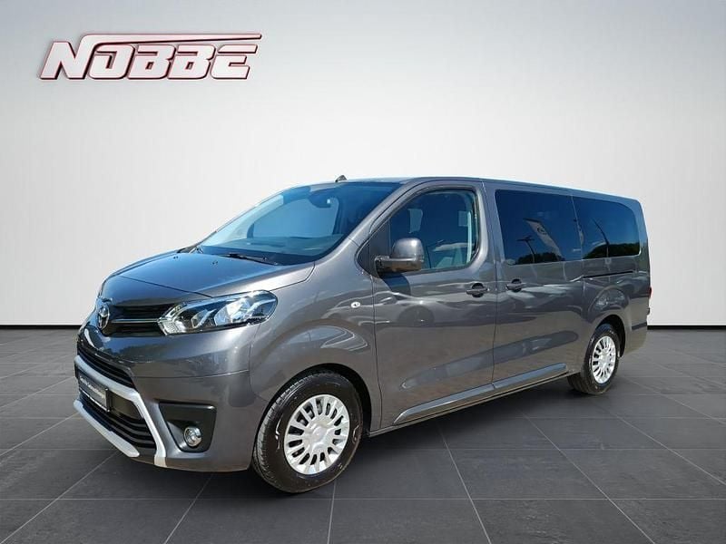 Grau Gebraucht 2022 Toyota Proace Verso Kombi | 35.900 € (Guter Preis) - Bild 1/4