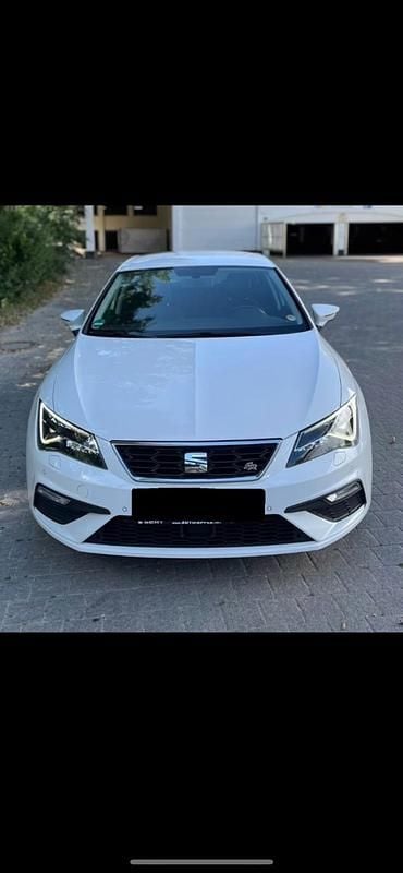 Weiß Gebraucht 2018 Seat Leon FR Limousine | 14.500 € (Fairer Preis) - Bild 1/4