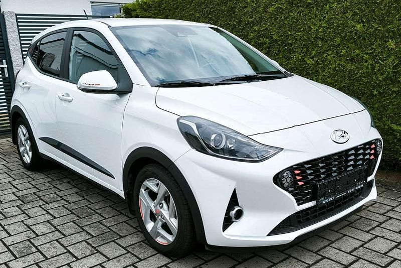 Weiß Gebraucht 2023 Hyundai i10 Trend Kleinwagen | 14.999 € (Fairer Preis) - Bild 1/4