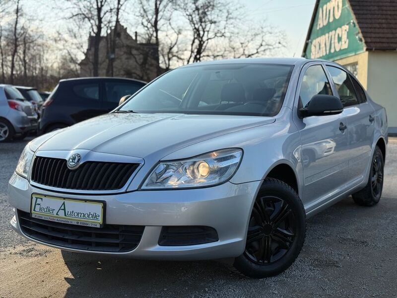 Silber Gebraucht 2011 Skoda Octavia Ambiente Limousine | 6.990 € (Guter Preis) - Bild 1/4