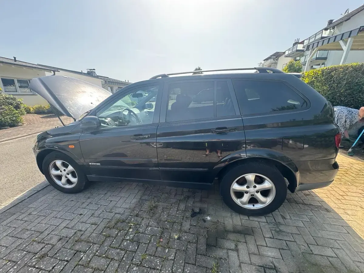 Gebraucht SsangYong Kyron 150 PS (110 kW) 2009 Schwarz SUV