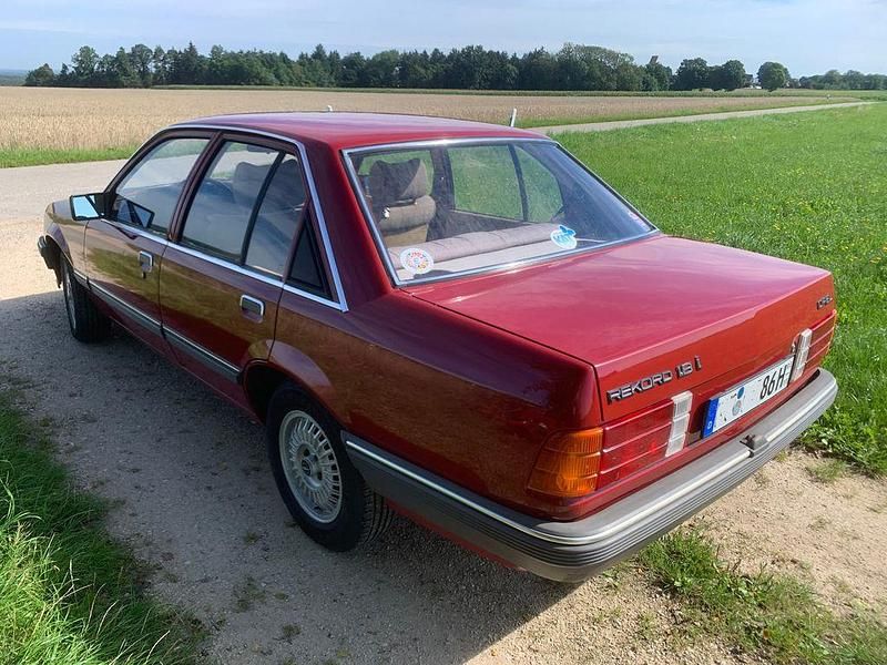 Gebraucht Opel Rekord 101 PS (74 kW) 1986 Rot Limousine