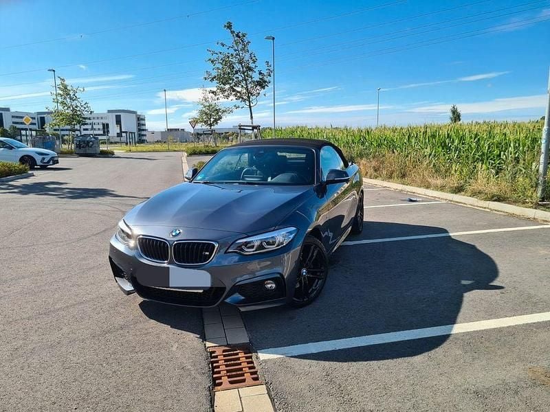 Grau Gebraucht 2018 BMW 220 M Sport Cabrio | 24.600 € (Fairer Preis) - Bild 1/4