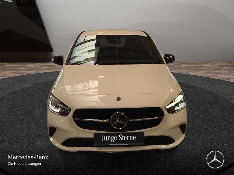 Gebraucht Mercedes B200 Advanced 150 PS (110 kW) 2025 Weiß Van / Kleinbus