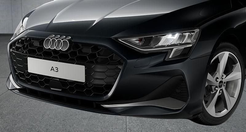 Grau Gebraucht 2025 Audi A3 Limousine | 32.599 € (Guter Preis) - Bild 1/4