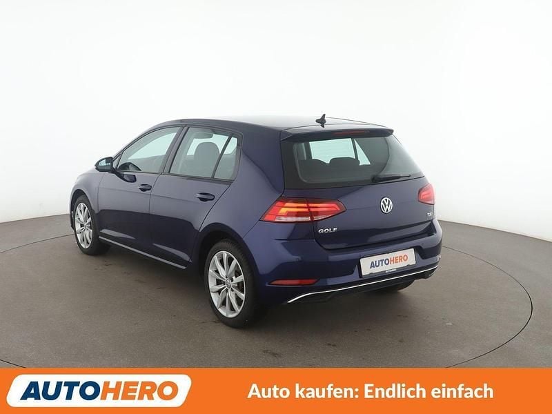 Gebraucht VW Golf VII Comfortline 125 PS (91 kW) 2018 Blau Limousine