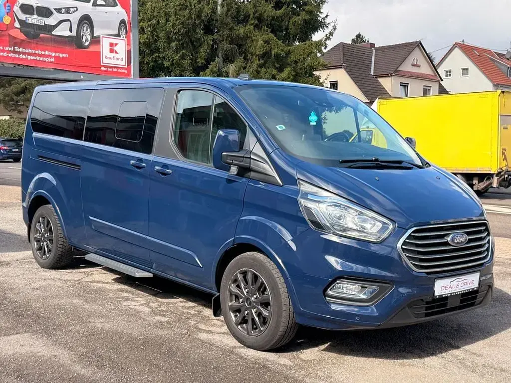 Gebraucht Ford Tourneo 131 PS (96 kW) 2021 Blau Van / Kleinbus