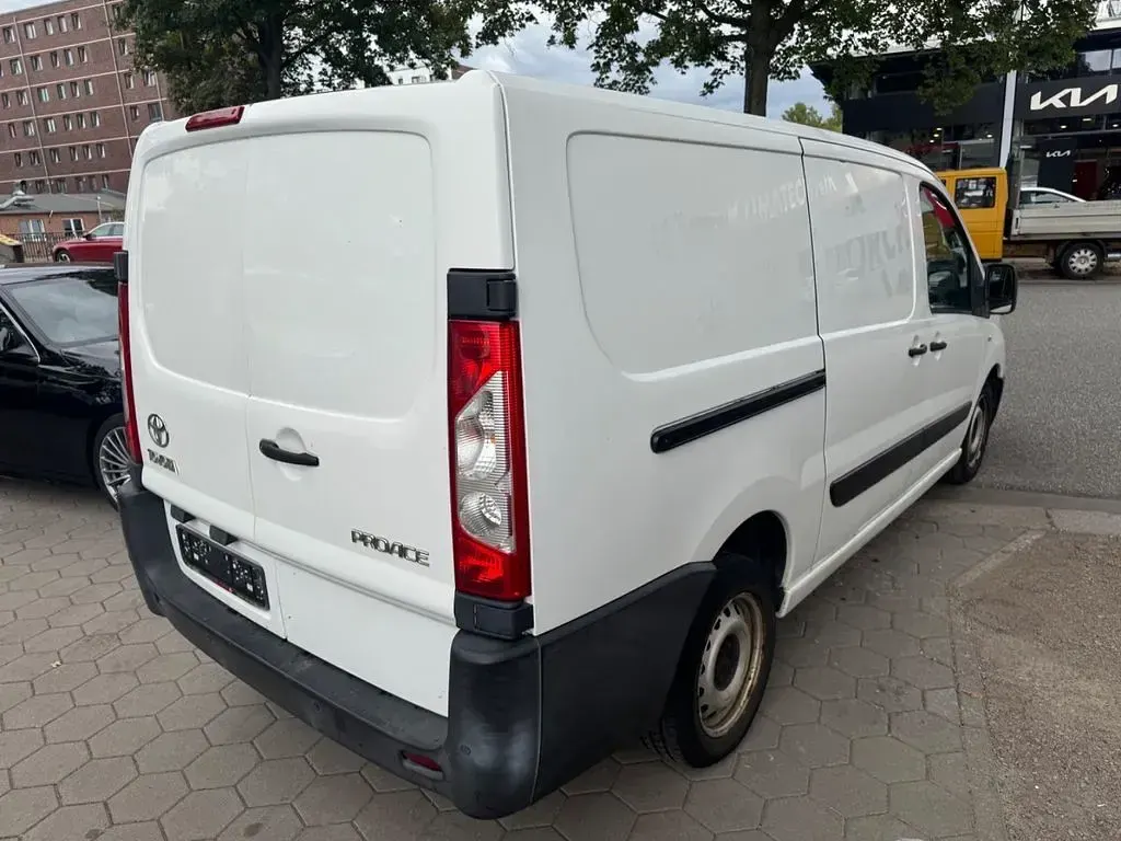 Gebraucht Toyota Proace 128 PS (94 kW) 2016 Weiß Van / Kleinbus