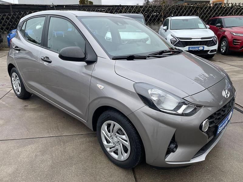 Gebraucht Hyundai i10 Select 67 PS (49 kW) 2022 Grau Kleinwagen