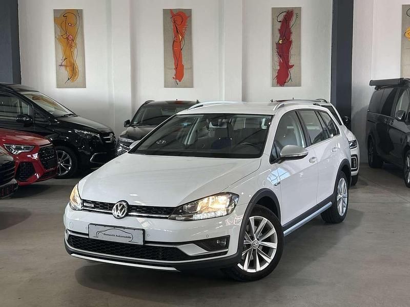 Pure white Gebraucht 2020 VW Golf VIII Kombi | 22.880 € (Fairer Preis) - Bild 1/4