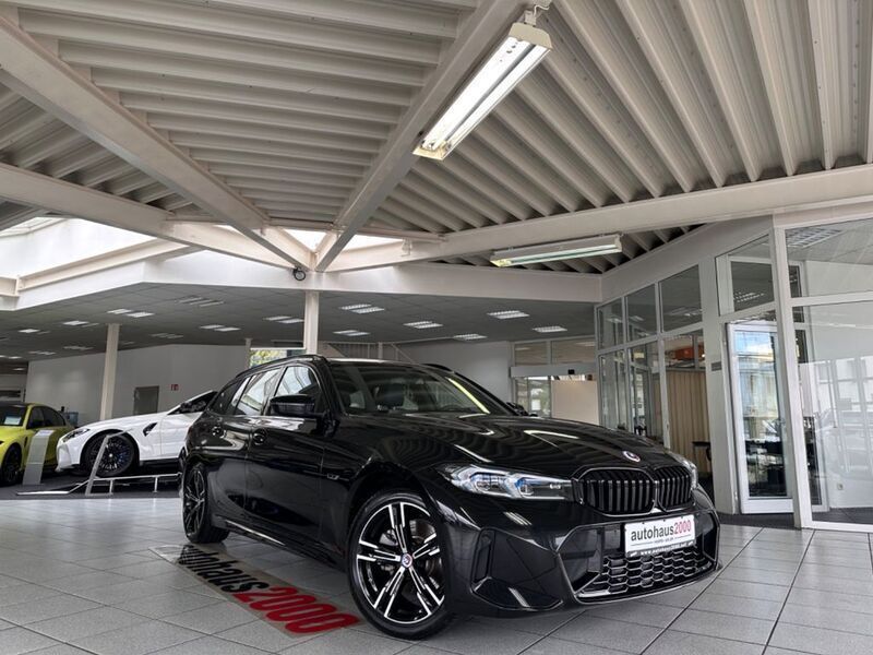 Schwarz Gebraucht 2023 BMW 330e M Sport Kombi | 46.450 € (Fairer Preis) - Bild 1/4