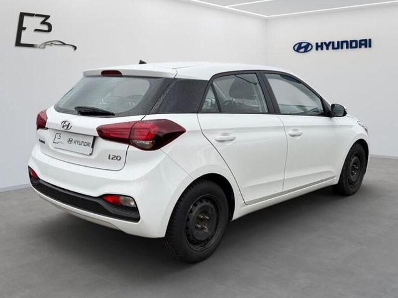 Gebraucht Hyundai i20 84 PS (61 kW) 2019 Weiss Kleinwagen