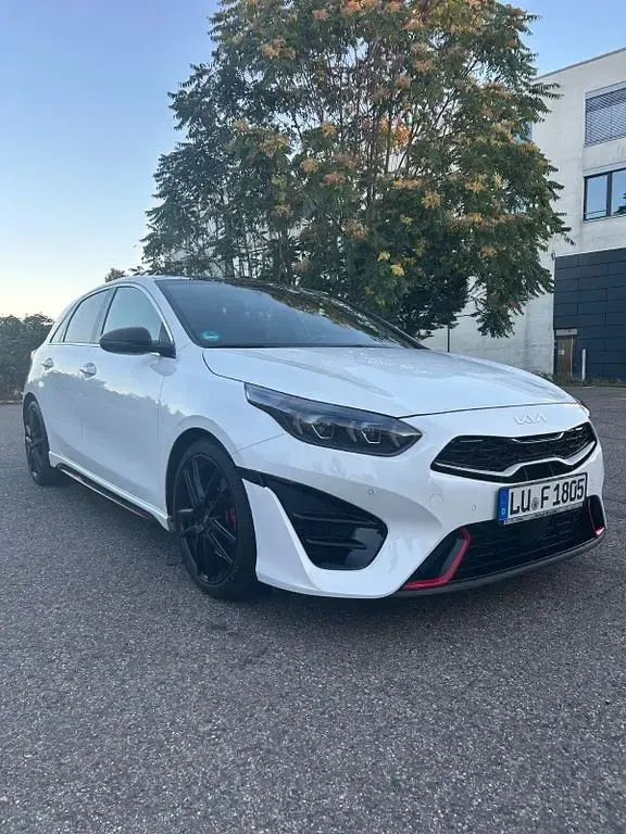 Gebraucht Kia Ceed GT GT 204 PS (150 kW) 2023 Weiß Limousine