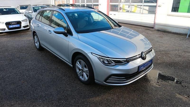 Gebraucht VW Golf VIII Life 110 PS (80 kW) 2024 Silber Kombi
