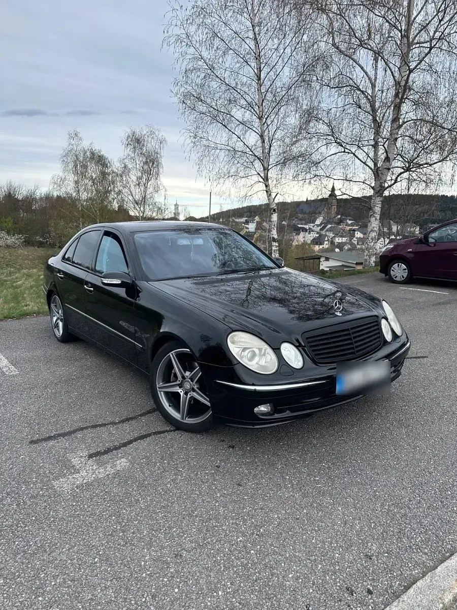 Używany Mercedes E320 224 KM (164 kW) 2005 Czarny Sedan/Limuzyna