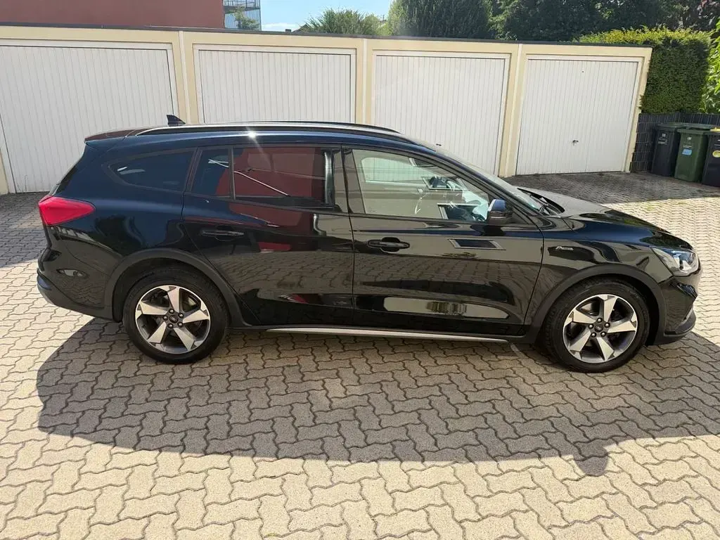Gebraucht Ford Focus 120 PS (88 kW) 2019 Schwarz Limousine