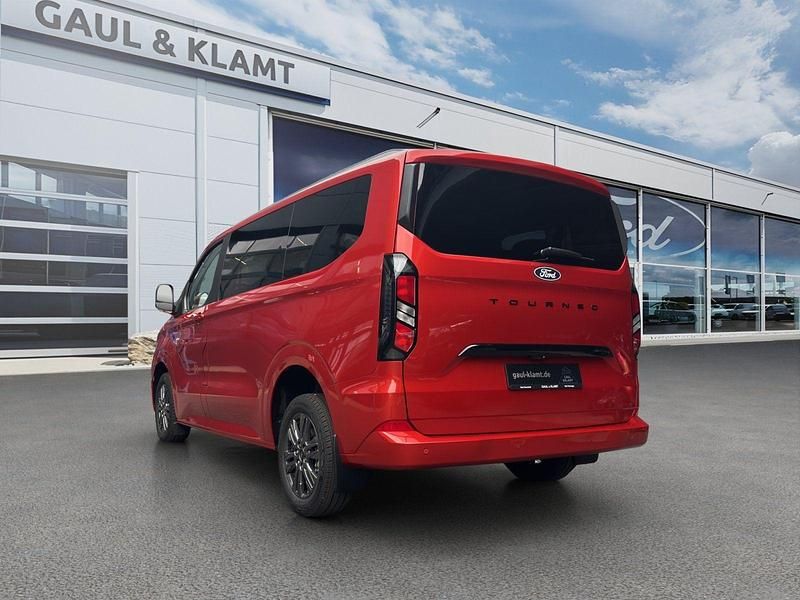 Neu Ford Tourneo Custom Titanium 150 PS (110 kW) 2025 Artisan red Van