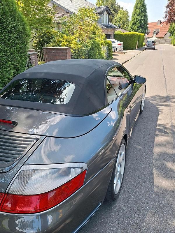 Gebraucht Porsche 996 320 PS (235 kW) 2004 Grau Cabrio