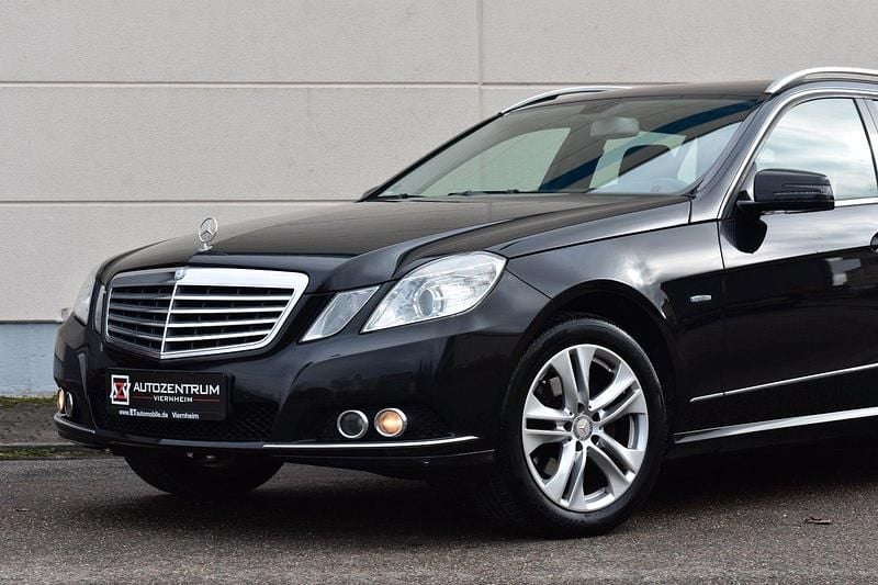 Gebraucht Mercedes E200 Elegance 136 PS (100 kW) 2010 Schwarz Kombi