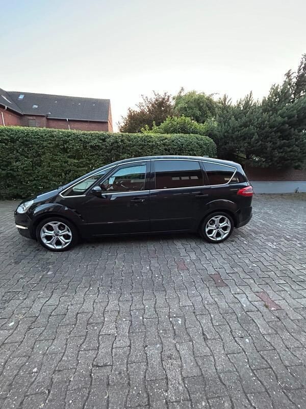 Schwarz Gebraucht 2011 Ford S-MAX Titanium Van / Kleinbus | 5.500 € (Fairer Preis) - Bild 1/2